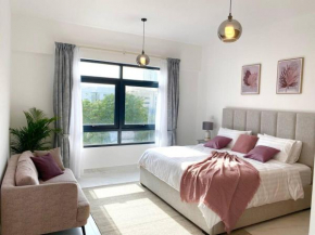 Bright & Relaxing 2 BR Apartment with Easy Access